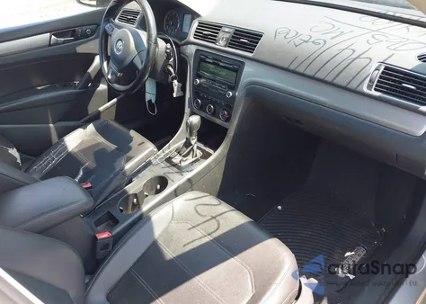 2014 Volkswagen Passat 1.8T Wolfsburg Edition z USA, uszkodzony, nr VIN 1VWAT7A39EC051562